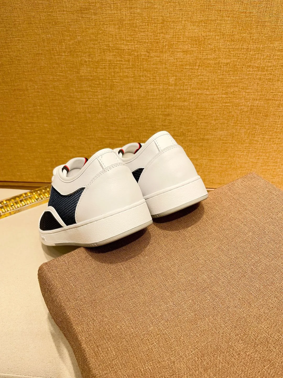 Factory price 420🔥[Dior] Dior’s new model is carefully crafted and set off the audience! An international brand that continues to innovate. This men's all-season casual shoe is the original version. The upper is made of cowhide material and the leather feet are super lightweight. The outsole is ultra-light and non-slip. It is breathable and comfortable and the quality speaks for itself. Color: Multiple colors available. Size: 38-44 (45 customized)